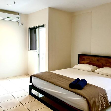 Queen Victoria Apartment Batam Номер фото