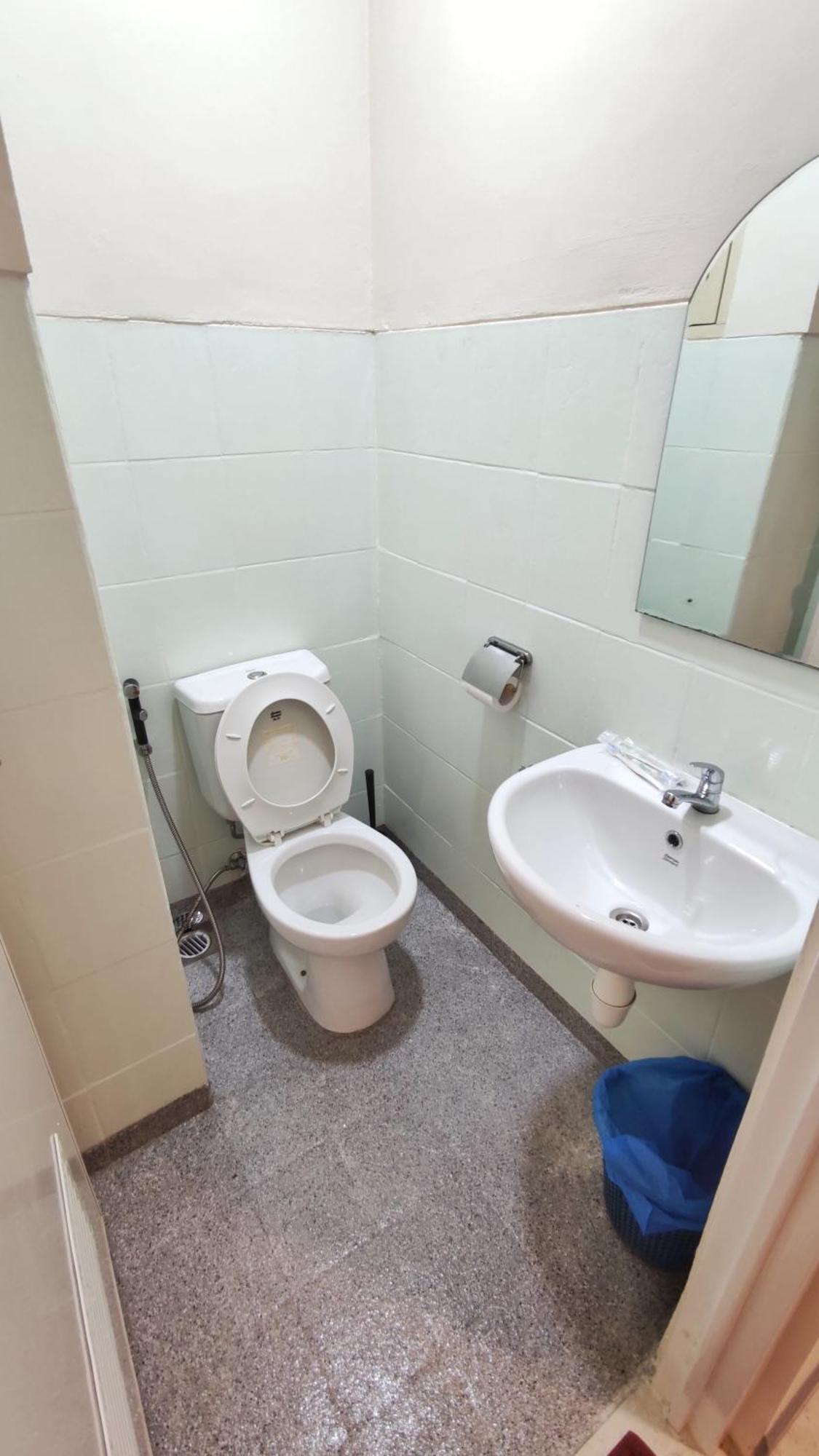 Queen Victoria Apartment Batam Номер фото