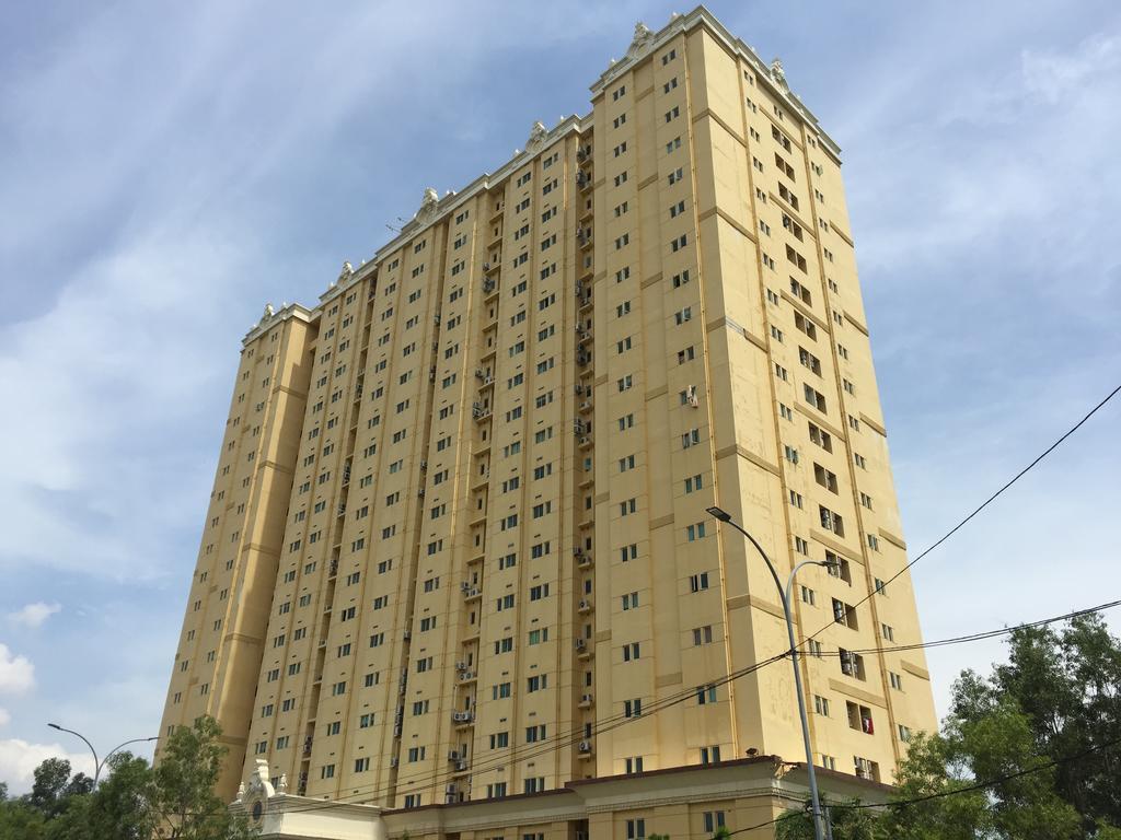 Queen Victoria Apartment Batam Экстерьер фото