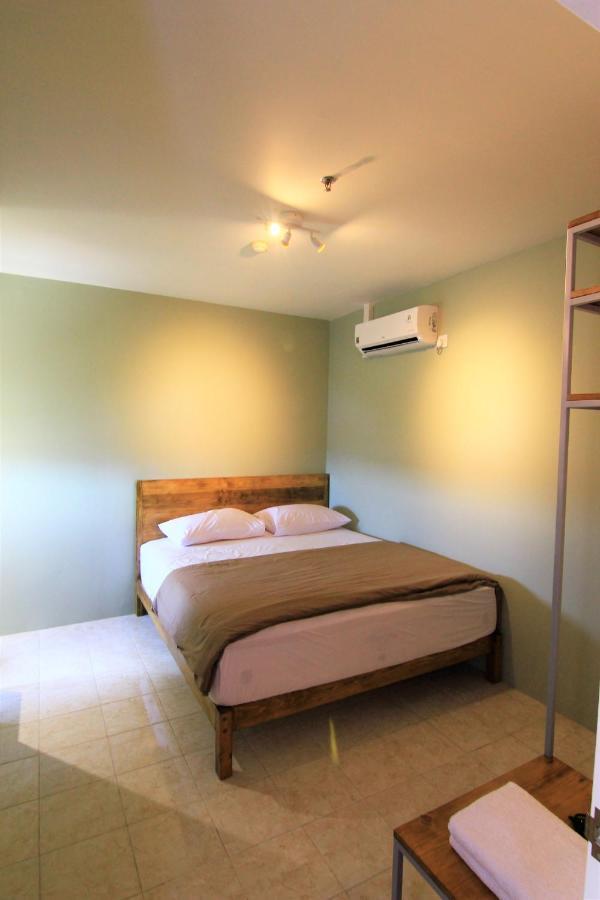 Queen Victoria Apartment Batam Экстерьер фото