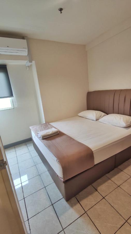Queen Victoria Apartment Batam Экстерьер фото