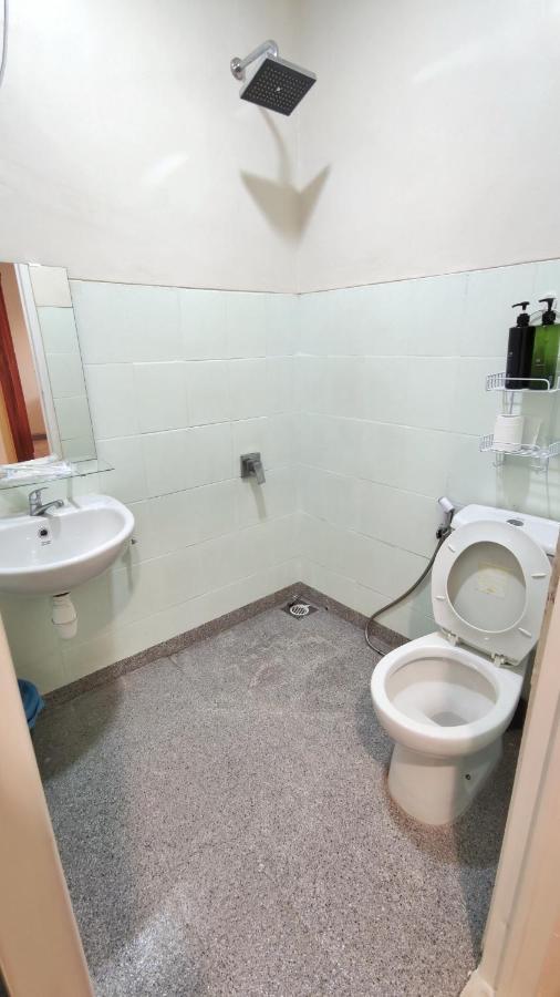 Queen Victoria Apartment Batam Экстерьер фото